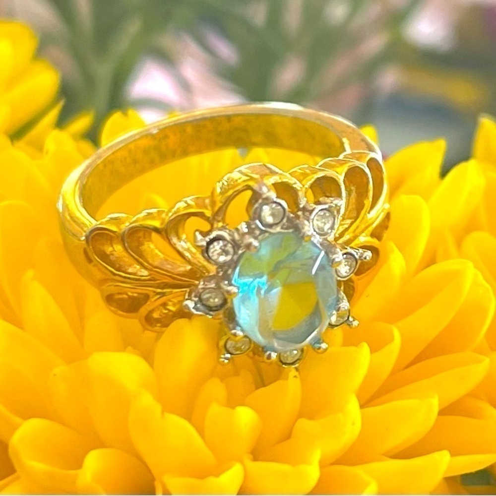 VINTAGE TOPAZ STATEMENT RING - Picture 1 of 6